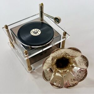Music Box with broken horn